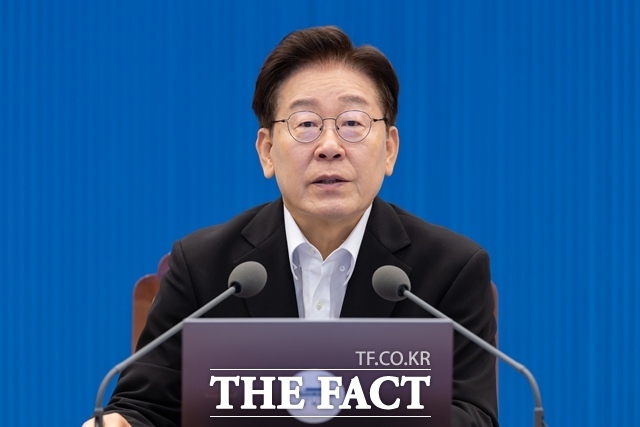 이재명 대통령이 4일 청와대에서 주재한 국무회의에서 검찰의 직접 수사권을 전면 폐지하는 형사소송법 개정안을 심의·의결할 방침을 시사했다. /청와대