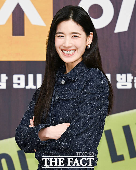 강상준과 안보현, 정은채, 김신비가 포즈를 취하고 있다.