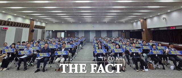 공주시가 3일 충남도청 대회의실에서 '2026년 지방세입 체납관리단 발대식'을 갖고 있다. /공주시
