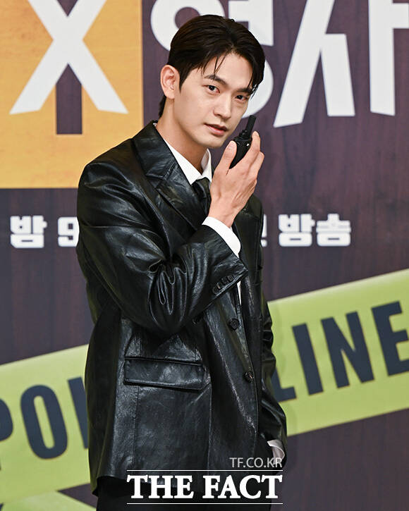 강상준과 안보현, 정은채, 김신비가 포즈를 취하고 있다.