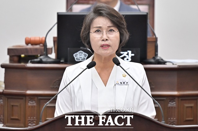 임흔구 공주시의회 의원이 4일 시의회 제267회 임시회 제2차 본회의에서 5분 자유발언을 하고 있다. /공주시의회