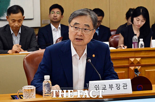 조현 외교부 장관이 4일 오후 서울 종로구 정부서울청사에서 열린 한-중앙아 정상회의 준비위원회 2차 회의에 참석해 모두발언을 하고 있다. /임영무 기자