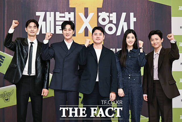 배우 강상준 안보현, 김재홍 감독, 배우 정은채 김신비(왼쪽부터)가 4일 오전 11시 서울 양천구 목동 SBS에서 열린 SBS 새 금토드라마 '재벌X형사2' 제작발표회에 참석해 다양한 이야기를 나눴다. /송호영 기자