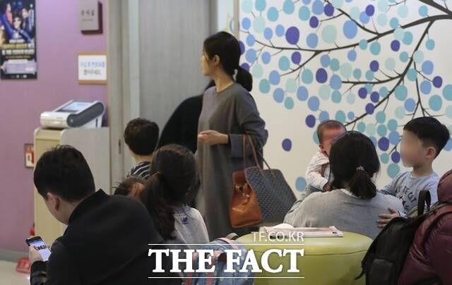 서울시는 이런 의료 공백을 메우기 위해 야간·휴일 진료가 가능한 '달빛어린이병원'과 '우리아이안심병원'을 운영하고 있지만, 자치구별 의료 인프라 편차는 여전히 뚜렷한 것으로 나타났다. 사진은 기사 내용과 무관. /뉴시스