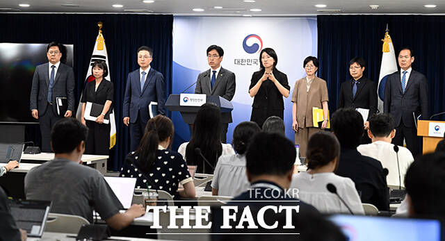 김민재 행정안전부 차관이 4일 오후 서울 종로구 정부서울청사에서 중대범죄수사청(중수청) 개청 진행 상황과 관련해 브리핑하고 있다. /임영무 기자