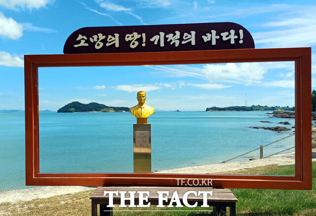 삐에르랑디 전 주한 프랑스 대사 흉상. /진도군