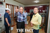  성만제 당진부시장, 무더위 쉼터 방문 시민 안전 살펴