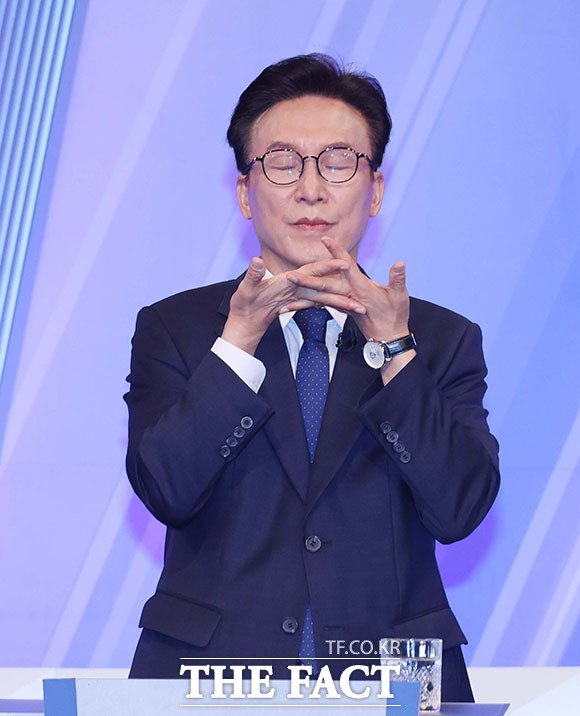 송영길·김민석·정청래 더불어민주당 당대표 후보(왼쪽부터)가 5일 오후 서울 여의도 KBS에서 열린 TV토론회 시작 전 포즈를 취하고 있다. /국회사진기자단