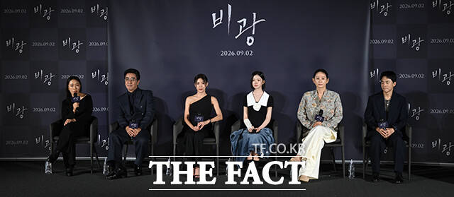 '비광'에서 톱스타 부부를 연기한 류승룡(왼쪽)과 하지원이 촬영에 대한 에피소드를 이야기하고 있다.