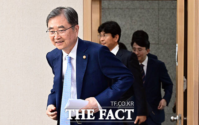 조현 외교부 장관이 5일 오후 서울 종로구 외교부에서 2026 하반기 업무보고 사후 브리핑을 하고 있다. /임영무 기자
