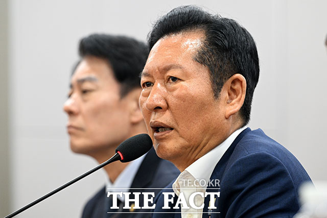 한민수 최고위원 후보와 정 후보, 노남길 서울시 노조 수석부위원장, 최민희 최고위원 후보, 이성윤 최고위원 후보(왼쪽부터).