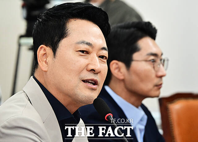 장동혁 국민의힘 대표가 5일 오후 서울 여의도 국회에서 열린 현안 관련 기자간담회에 참석해 모두발언을 하고 있다. /국회=배정한 기자