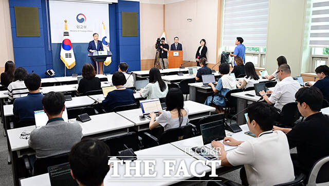 조현 외교부 장관이 5일 오후 서울 종로구 외교부에서 2026 하반기 업무보고 사후 브리핑을 하고 있다. /임영무 기자