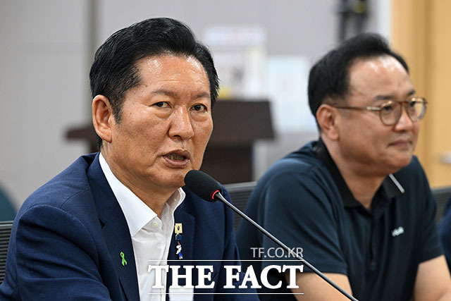 한민수 최고위원 후보와 정 후보, 노남길 서울시 노조 수석부위원장, 최민희 최고위원 후보, 이성윤 최고위원 후보(왼쪽부터).