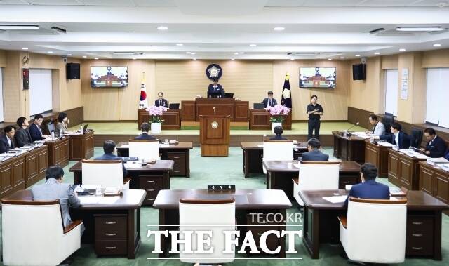 청양군의회가 4일 제321회 임시회를 열고 오는 12일까지 9일간의 일정에 돌입했다. /청양군의회