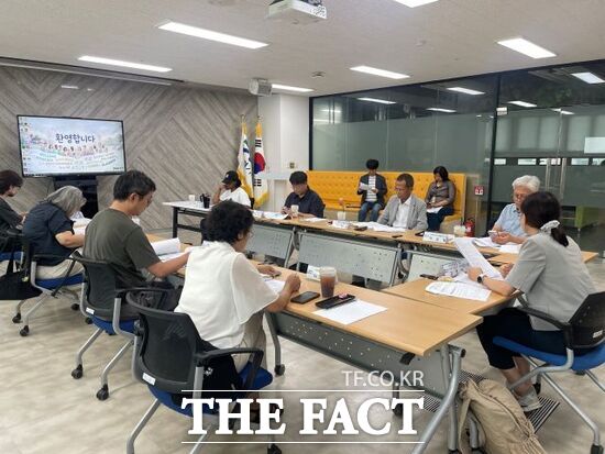 5일 의정부시 북부청사 별관에서 열린 '제2회 경기도 난민 지원 정책 자문위원회'에서 난민 지원 정책의 중장기 방향과 지역 사회와의 공존 방안을 논의하고 있다. /경기도