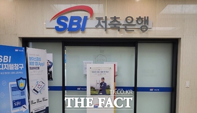 SBI저축은행의 정기예금 특판이 판매 시작 5영업일 만에 한도를 모두 소진했다. /더팩트 DB