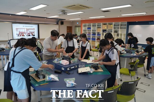 5일 대전교육과학연구원 발명교육센터에서 지역 초·중학생을 대상으로 '2026년 발명·지식재산교육 정규과정'을 진행하고 있다. /대전시교육청