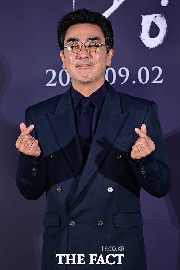 '비광'에서 톱스타 부부를 연기한 류승룡(왼쪽)과 하지원이 촬영에 대한 에피소드를 이야기하고 있다.