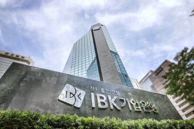 IBK기업은행이 'IBK상거래원스톱' 서비스를 고도화하고 '크레탑 기업정보 브리핑' 서비스를 출시한다. /IBK기업은행