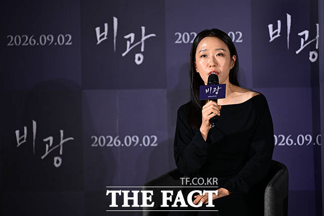 '비광'에서 톱스타 부부를 연기한 류승룡(왼쪽)과 하지원이 촬영에 대한 에피소드를 이야기하고 있다.