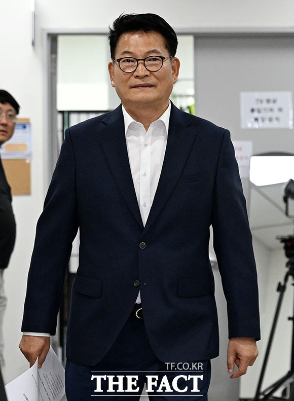 송영길 더불어민주당 당대표 후보가 5일 오전 서울 여의도 국회 소통관에서 조희대 대법원장 탄핵 추진 기자회견을 하고 있다. /국회=서예원 기자