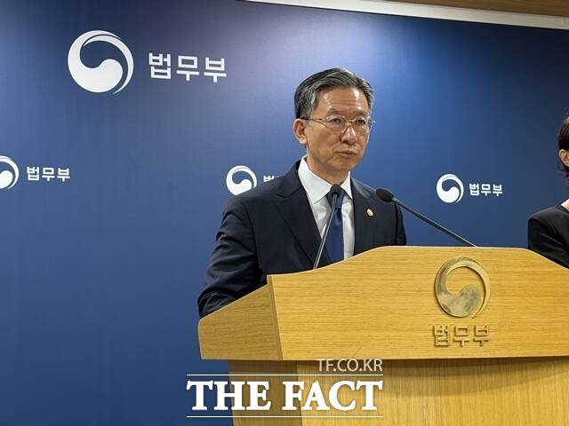 정성호 법무부 장관이 5일 정부과천청사 법무부 브리핑실에서 2026 하반기 정부업무보고 사전브리핑을 하고 있다. /김해인 기자