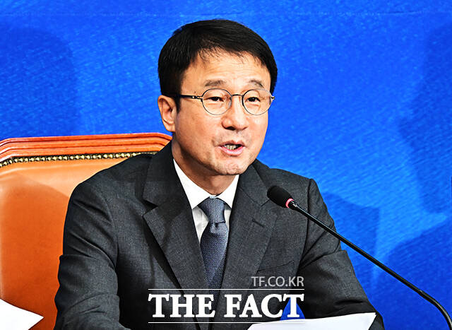 한병도 더불어민주당 대표 직무대행 겸 원내대표가 5일 오전 서울 여의도 국회에서 열린 최고위원회의에 참석해 모두발언을 하고 있다. /국회=배정한 기자