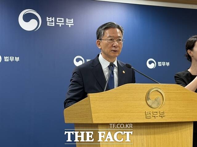 정성호 법무부 장관이 5일 정부과천청사 법무부 브리핑실에서 2026 하반기 정부업무보고 사전브리핑을 하고 있다. /김해인 기자