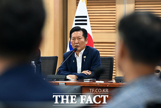 한민수 최고위원 후보와 정 후보, 노남길 서울시 노조 수석부위원장, 최민희 최고위원 후보, 이성윤 최고위원 후보(왼쪽부터).