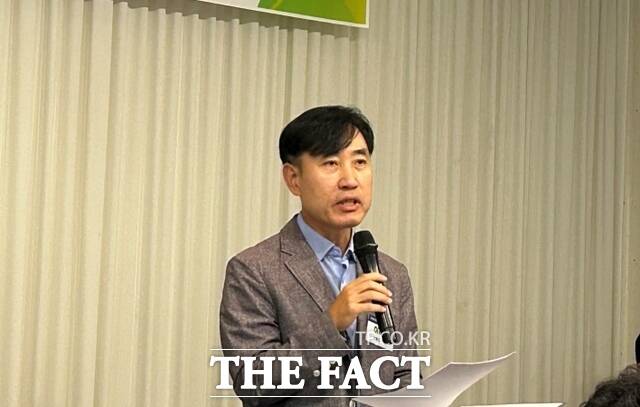 하태경 보험연수원장이 간담회에서 이억원 금융위원장을 향해 비판의 목소리를 내고 있다. /김정산 기자