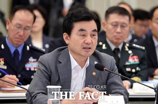 안규백 국방부 장관은 5일 청와대 영빈관에서 열린 국방부 업무보고에서 전작권과 관련해