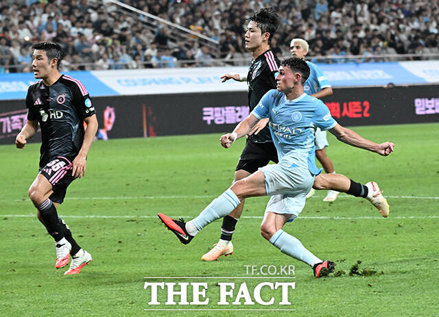 2026 쿠팡플레이 시리즈 맨체스터 시티와 팀 K리그 경기가 5일 오후 서울 마포구 서울월드컵경기장에서 열린 가운데 맨시티 필 포든이 슈팅을 시도하고 있다. /서울월드컵경기장=박헌우 기자