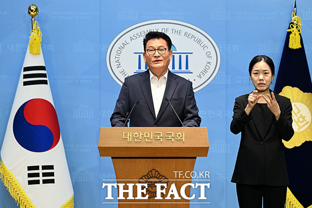 송영길 더불어민주당 당대표 후보가 5일 오전 서울 여의도 국회 소통관에서 조희대 대법원장 탄핵 추진 기자회견을 하고 있다. /국회=서예원 기자