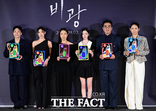배우 김영민, 하지원, 이지원 감독, 배우 김시아, 류승룡, 김선영(온쪽부터)이 뭉친 영화 '비광'은 오는 9월 2일 개봉한다. /남윤호 기자