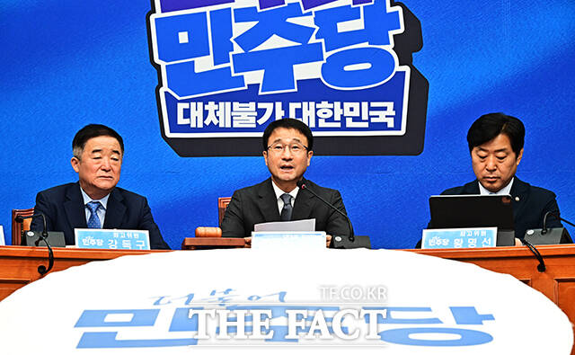 한병도 더불어민주당 대표 직무대행 겸 원내대표가 5일 오전 서울 여의도 국회에서 열린 최고위원회의에 참석해 모두발언을 하고 있다. /국회=배정한 기자