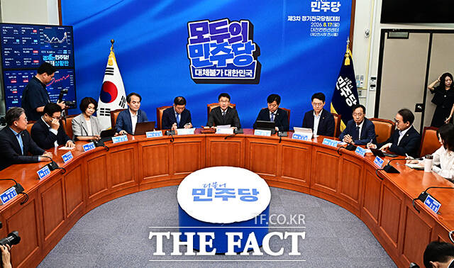 한병도 더불어민주당 대표 직무대행 겸 원내대표가 5일 오전 서울 여의도 국회에서 열린 최고위원회의에 참석해 모두발언을 하고 있다. /국회=배정한 기자