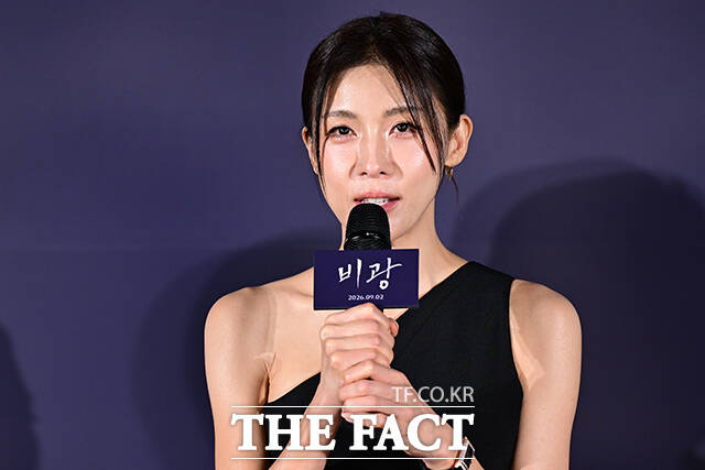 '비광'에서 톱스타 부부를 연기한 류승룡(왼쪽)과 하지원이 촬영에 대한 에피소드를 이야기하고 있다.