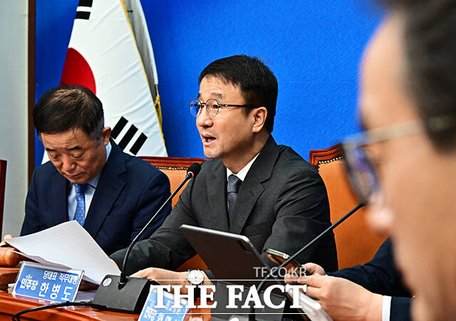 한병도 더불어민주당 대표 직무대행 겸 원내대표가 5일 오전 서울 여의도 국회에서 열린 최고위원회의에 참석해 모두발언을 하고 있다. /국회=배정한 기자