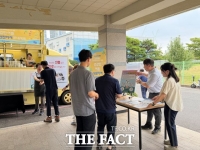  부산환경공단, 폭염 현장에 '기프트럭'…온열질환 예방 캠페인