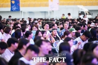  [취재석] 축사는 짧게, 시민 박수는 길게…영주시가 보여준 축제 변화