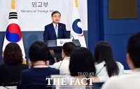  업무보고 사후 브리핑하는 조현 외교부 장관 [포토]