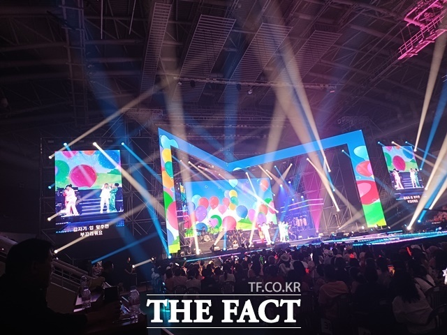 '무명전설' 전국투어 콘서트가 폭발적인 성원에 힘입어 전국 주요 도시에서는 잇따라 앵콜 공연이 확정됐다. 오는 11월 21일 대구 엑스코 컨벤션홀에서, 수원은 크리스마스에 맞춰, 그리고 부산은 12월31일 진행된다. /콘서트가든