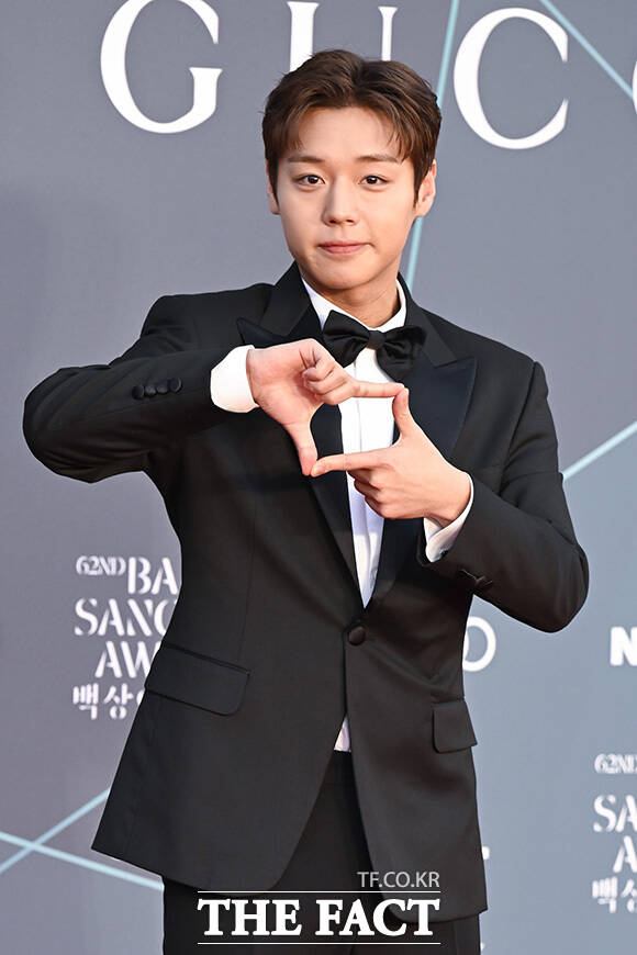 가수 겸 배우 박지훈이 9월 상하이 팬미팅 취소 소식을 전했다. 사진은 지난 5월 8일 오후 서울 강남구 코엑스에서 열린 제62회 백상예술대상에 참석한 모습. /송호영 기자