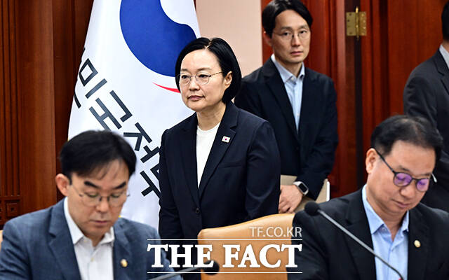 한성숙 국무총리가 6일 오전 서울 종로구 정부서울청사에서 열린 국가정책조정회의에 참석해 모두발언을 하고 있다. /임영무 기자