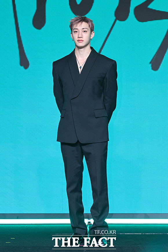 그룹 스트레이키즈의 리노와 한, 아이엔, 필릭스, 방찬, 현진, 승민, 창빈(왼쪽부터)이 6일 오후 서울 여의도 콘래드 서울 호텔에서 열린 미니 앨범 ‘THIS & THAT(디스 앤드 댓)’ 발매 기념 기자간담회에 참석해 포즈를 취하고 있다. /서예원 기자