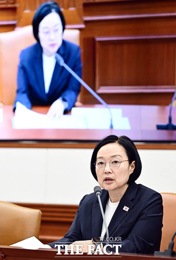 한성숙 국무총리가 6일 오전 서울 종로구 정부서울청사에서 열린 국가정책조정회의에 참석해 모두발언을 하고 있다. /임영무 기자