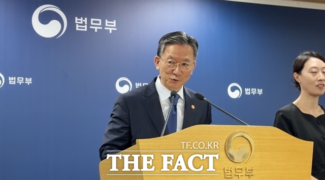 정성호 법무부 장관이 5일 정부과천청사 법무부 브리핑실에서 2026 하반기 정부업무보고 사전브리핑을 하고 있다. /김해인 기자