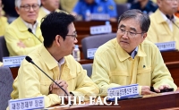  배경훈 부총리와 대화 나누는 조현 외교부 장관 [포토]