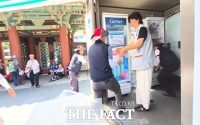  “물 1000병, 40분 만에 동났다”…37.9도에도 탑골공원에 남은 노인들 [오승혁의 현장]